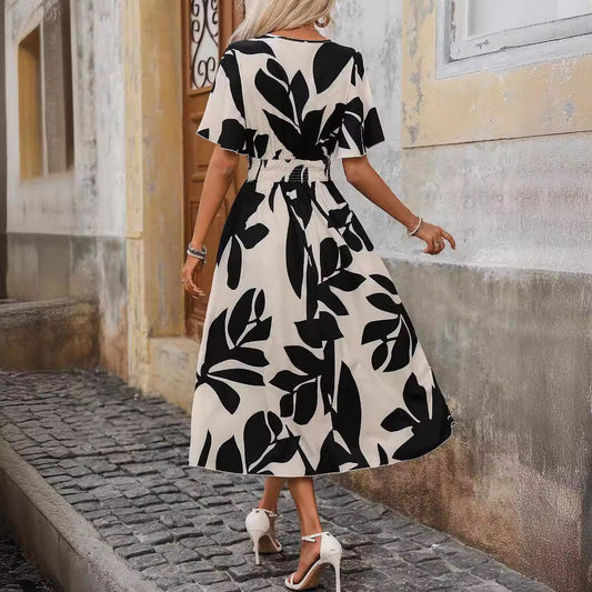 Elegante vestido estampado con escote cruzado de Isabella Sol