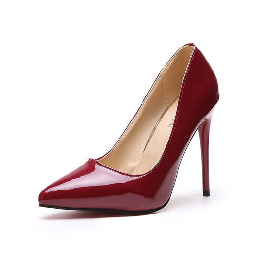 Elegantes zapatos de tacón alto puntiagudos de Isabella Sol