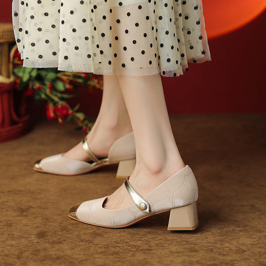 Zapatos de tacón medio con hebilla retro de Isabella Sol