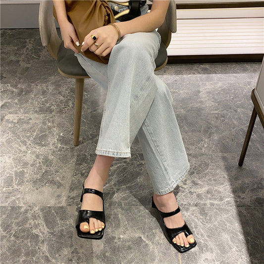 Sandalias elegantes de tacón grueso de Isabella Sol