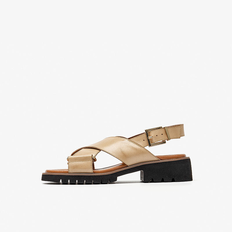 Sandalias retro con tiras cruzadas de Isabella Sol
