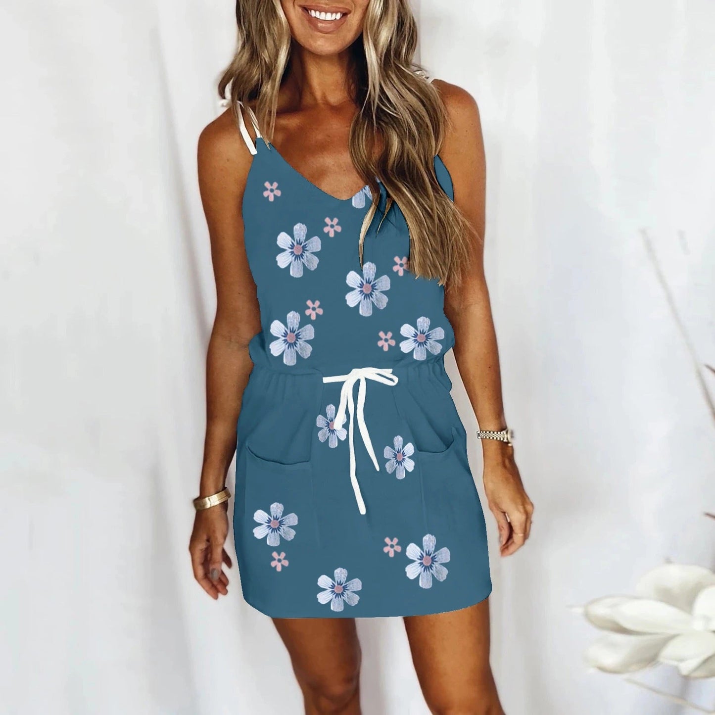 Elegante vestido de verano con tirantes de Isabella Sol