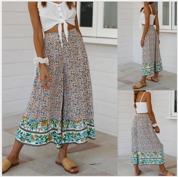 Pantalones rectos con estampado floral de Isabella Sol