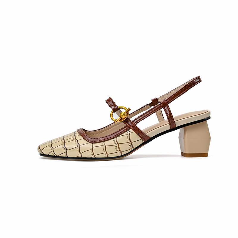 Elegantes zapatos de tacón Mary Jane de punta cuadrada de Isabella Sol.