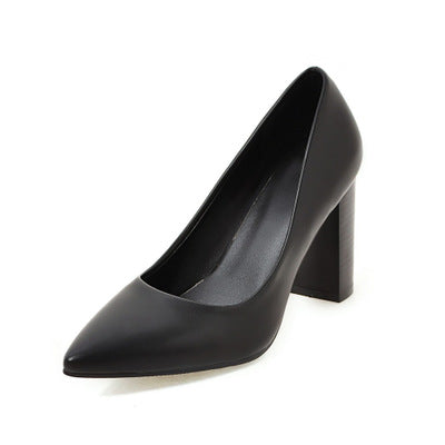 Zapatos de tacón ancho elegantes de Isabella Sol