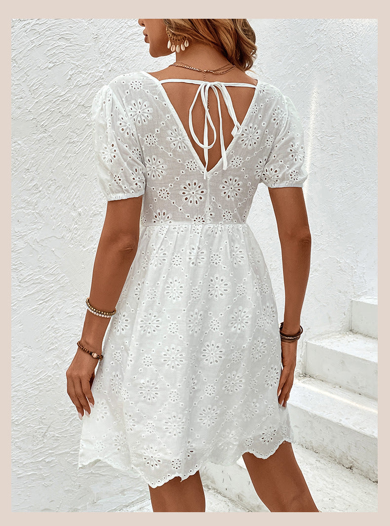 Elegante vestido Isabella Sol con mangas abullonadas y detalles de ojales.