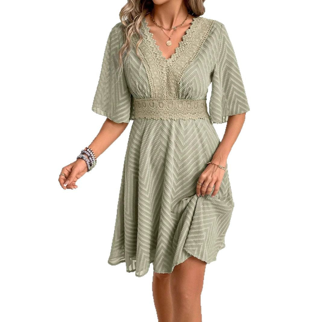 Vestido de encaje con mangas acampanadas, estilo veraniego de Isabella Sol