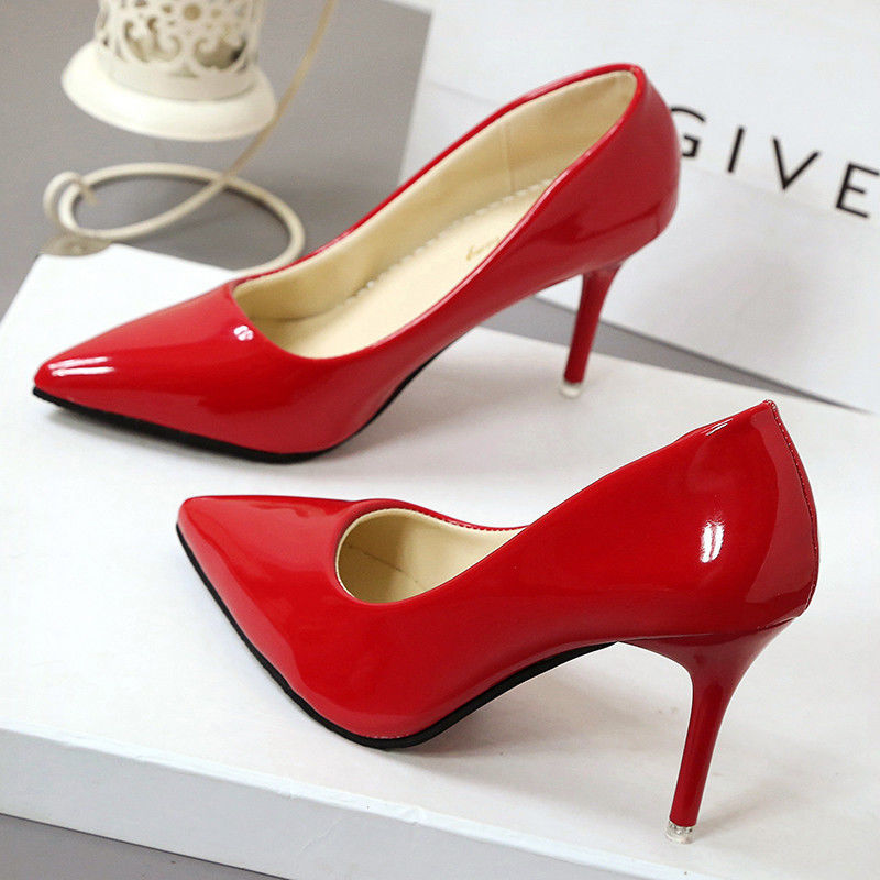 Elegantes tacones de aguja puntiagudos de Isabella Sol