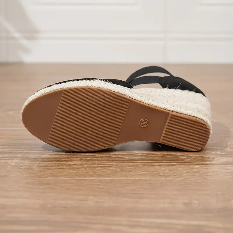 Elegantes sandalias deportivas de talla grande de Isabella Sol