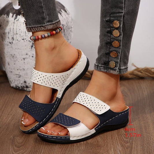 Sandalias de cuña de talla grande de Isabella Sol, de estilo artístico.