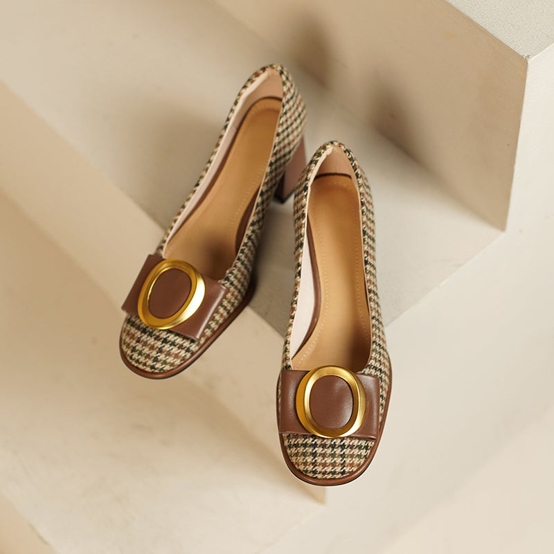 Elegantes tacones metálicos con lazo de Isabella Sol