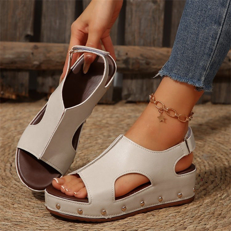 Elegantes sandalias de plataforma con puntera abierta de Isabella Sol