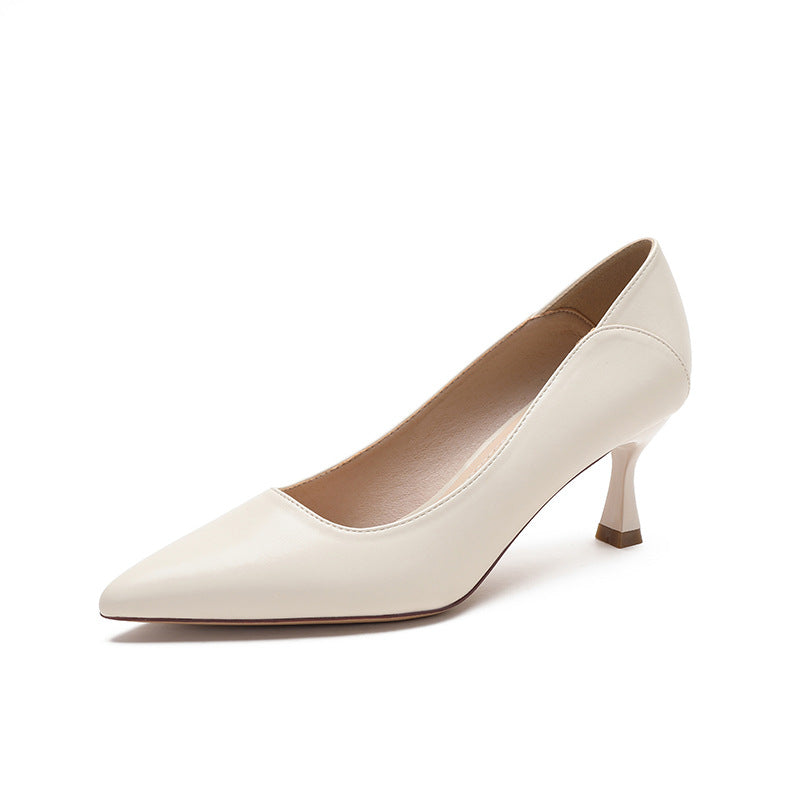 Elegantes zapatos de tacón de punta de Isabella Sol.