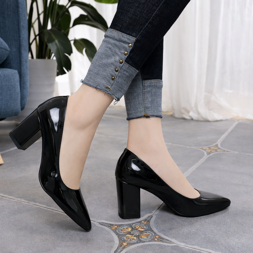 Elegantes zapatos de tacón de punta de Isabella Sol.