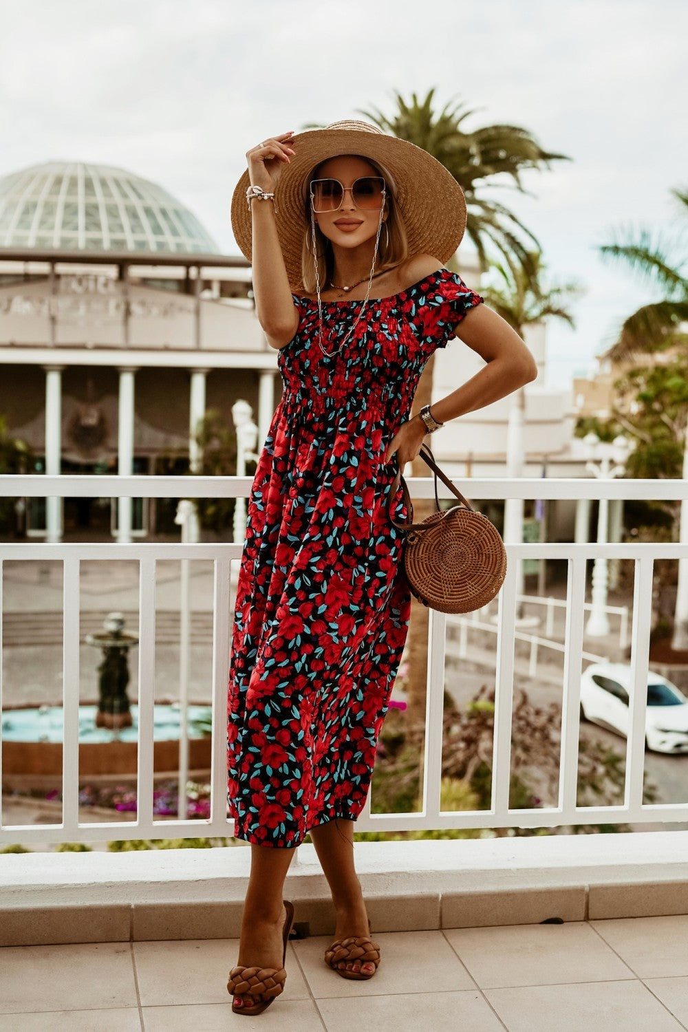 Vestido de verano estampado estilo boho con hombros descubiertos de Isabella Sol
