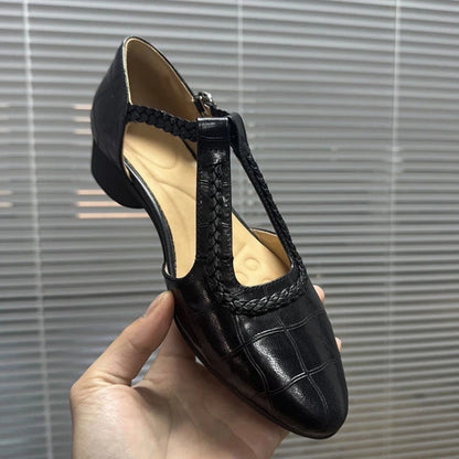 Zapatos de tacón grueso estilo Mary Jane de estilo retro de Isabella Sol