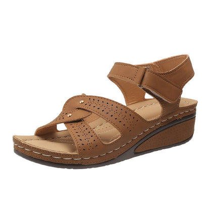 Elegantes sandalias de cuña de Isabella Sol