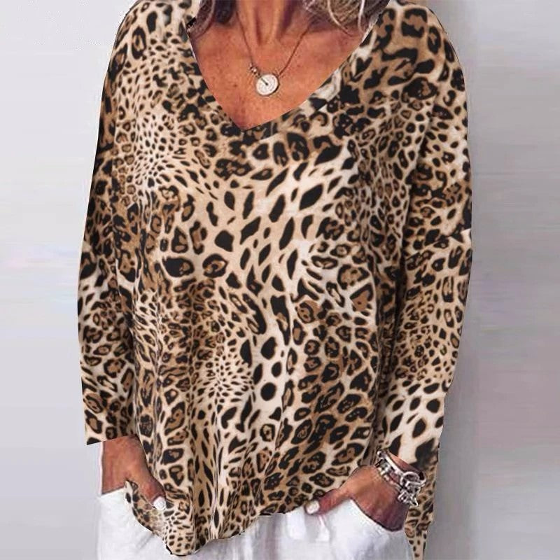 Top con escote en V y estampado de leopardo de Isabella Sol