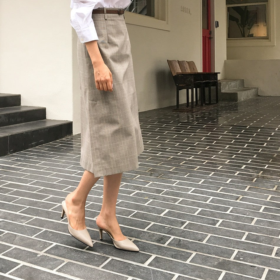 Elegantes tacones de aguja Isabella Sol con punta afilada.