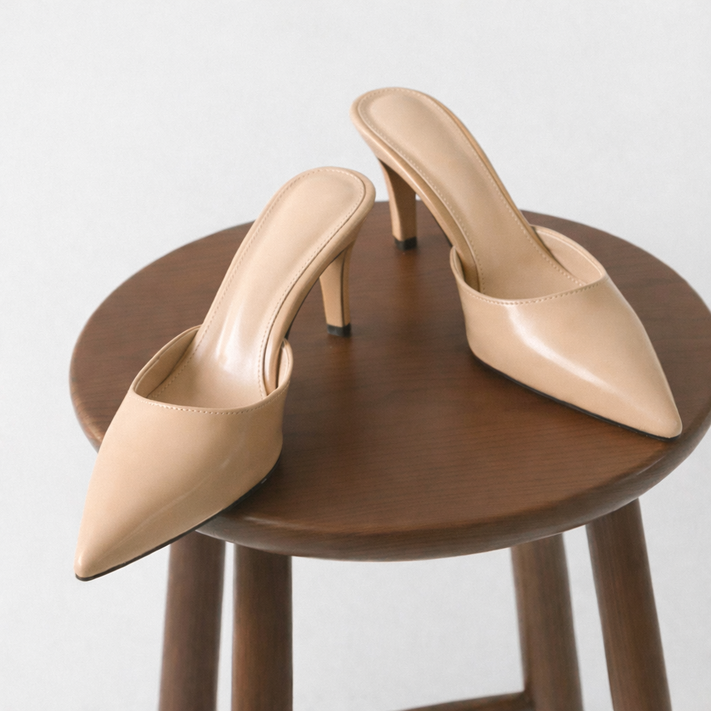 Elegantes tacones de aguja Isabella Sol con punta afilada.