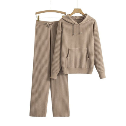 Conjunto de punto con capucha a la moda de Isabella Sol