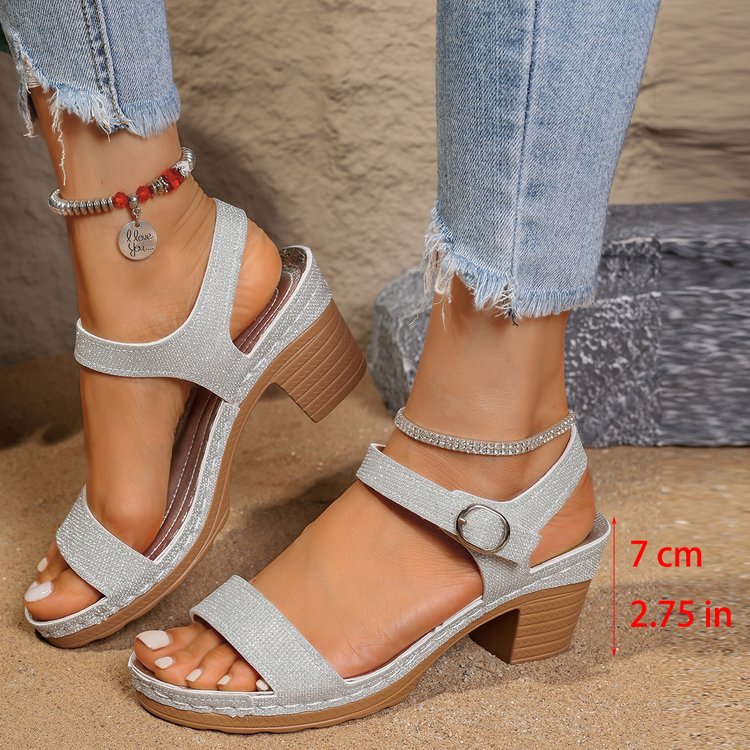Sandalias elegantes con hebilla y tacón grueso de Isabella Sol