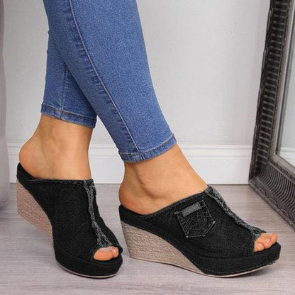Elegantes sandalias de cuña vaqueras de Isabella Sol