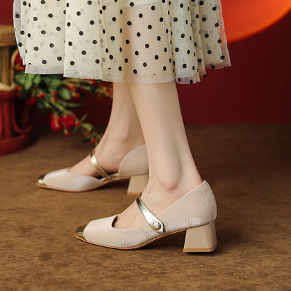 Zapatos de tacón medio con hebilla retro de Isabella Sol