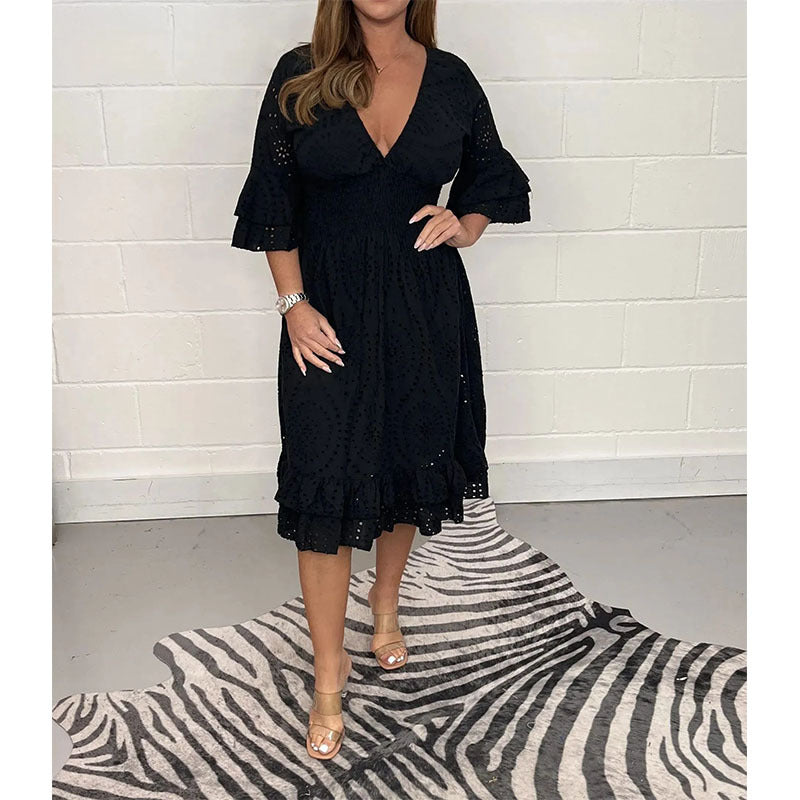 Elegante vestido bordado con escote en V de Isabella Sol.