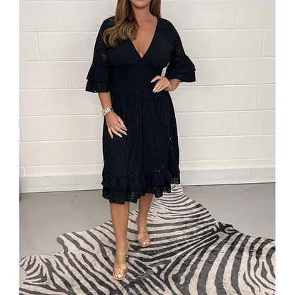Elegante vestido bordado con escote en V de Isabella Sol.