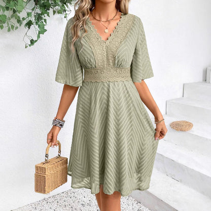 Vestido de encaje con mangas acampanadas, estilo veraniego de Isabella Sol