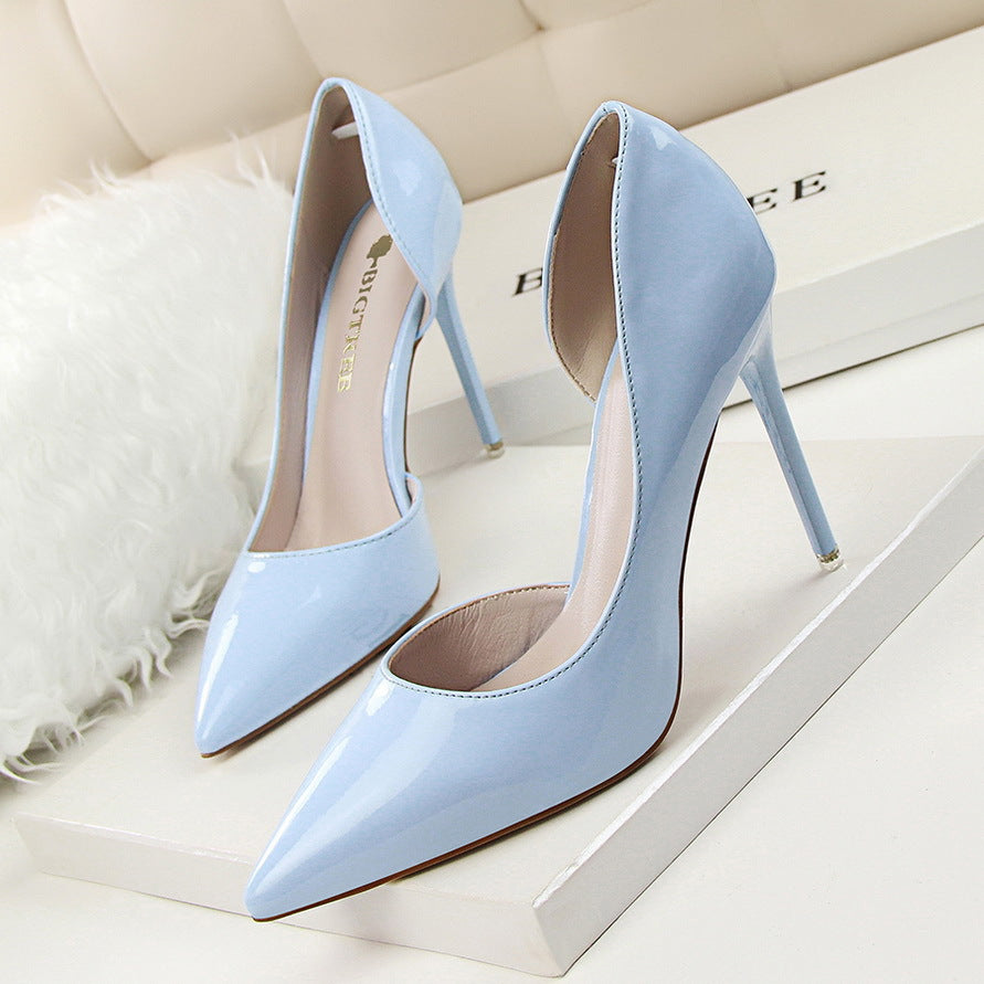 Elegantes tacones de aguja de charol de Isabella Sol