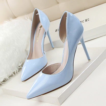 Elegantes tacones de aguja de charol de Isabella Sol