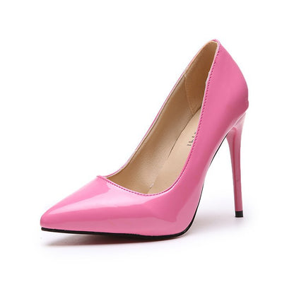 Elegantes zapatos de tacón alto puntiagudos de Isabella Sol