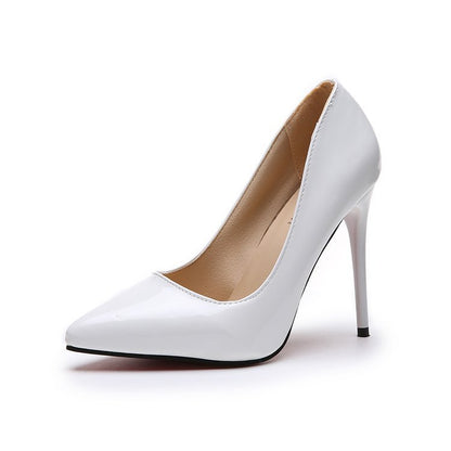 Elegantes zapatos de tacón alto puntiagudos de Isabella Sol