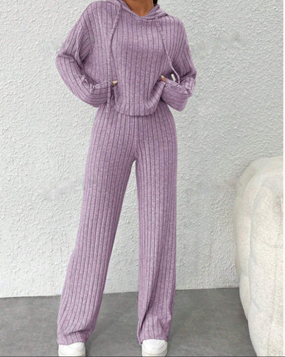 Conjunto de descanso acogedor con sudadera con capucha y rayas Isabella Sol