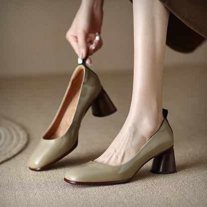 Elegantes zapatos de tacón grueso de piel de Isabella Sol.