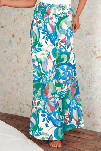 Pantalones de mujer holgados de talle alto con estampado de leopardo y pernera ancha estilo urbano.