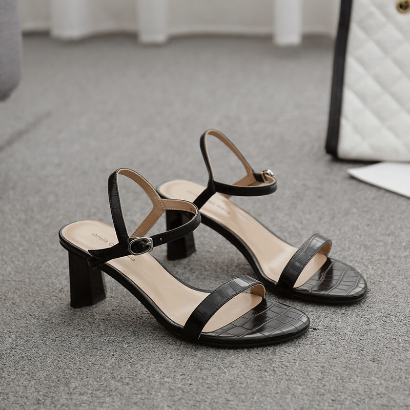 Elegantes sandalias de tacón de Isabella Sol inspiradas en Pinterest.