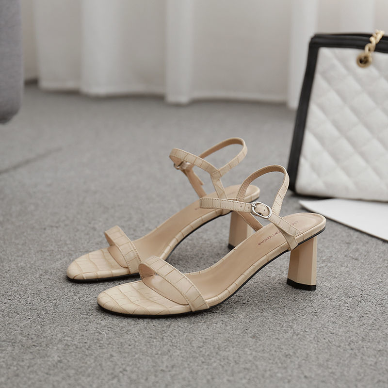 Elegantes sandalias de tacón de Isabella Sol inspiradas en Pinterest.