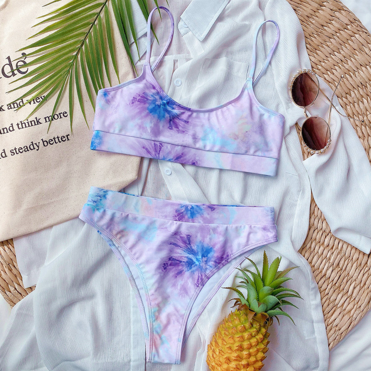 Bikini con estampado vibrante inspirado en Pinterest de Isabella Sol