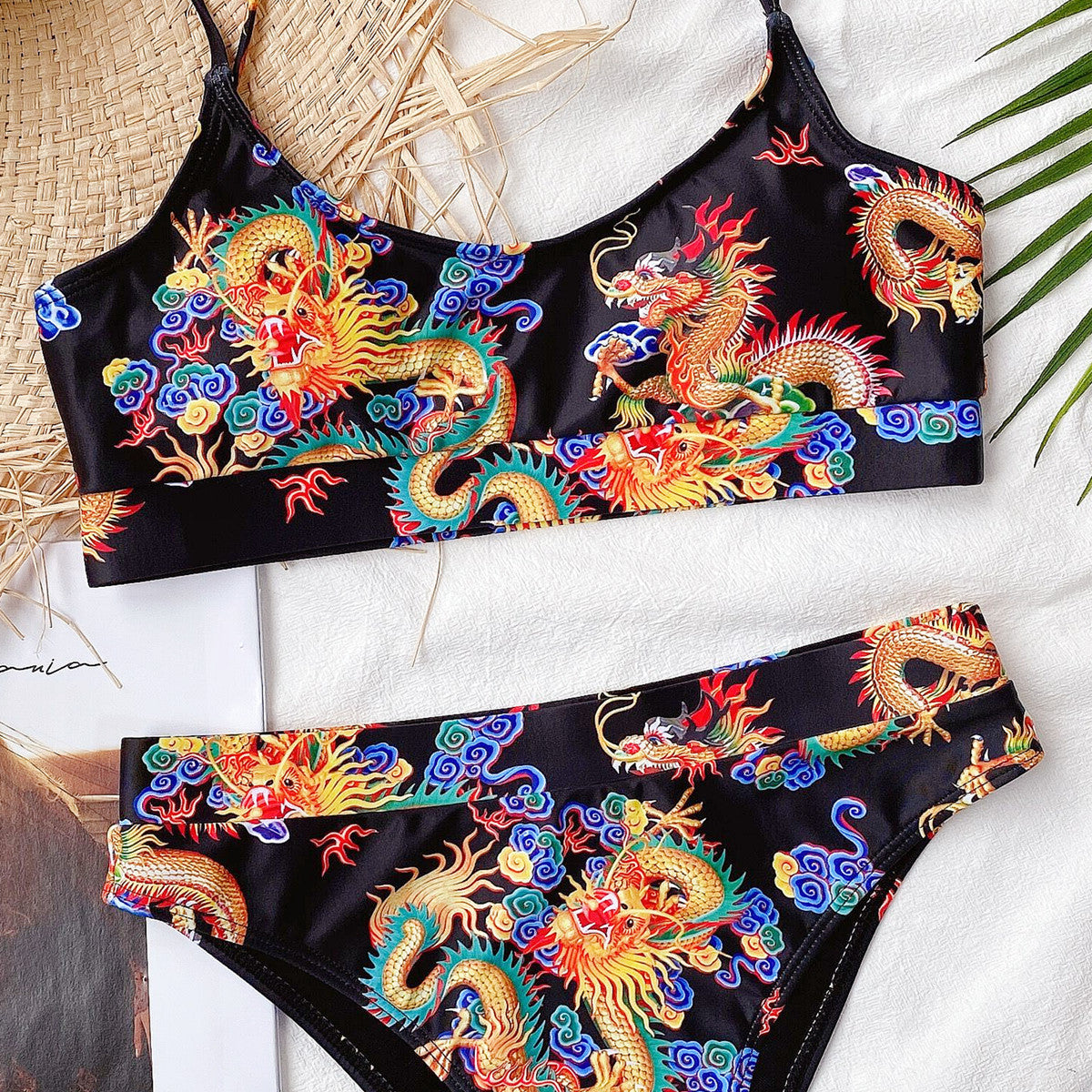 Bikini con estampado vibrante inspirado en Pinterest de Isabella Sol