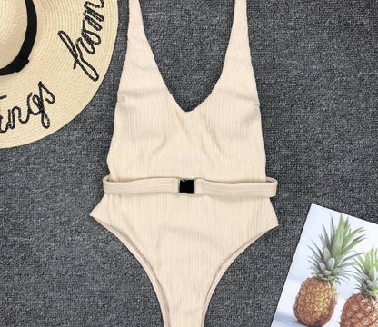 Elegante bañador de una pieza con cinturón de Isabella Sol.
