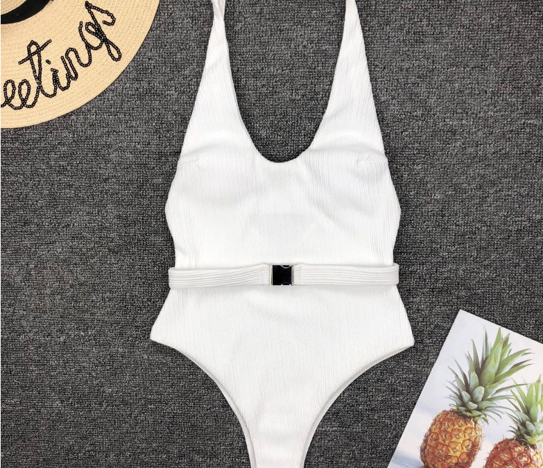 Elegante bañador de una pieza con cinturón de Isabella Sol.