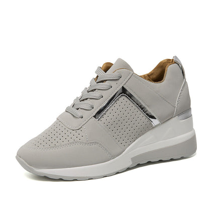Elegantes zapatillas deportivas con plataforma y cordones de Isabella Sol.