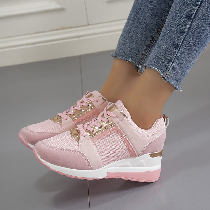 Elegantes zapatillas deportivas con plataforma y cordones de Isabella Sol.
