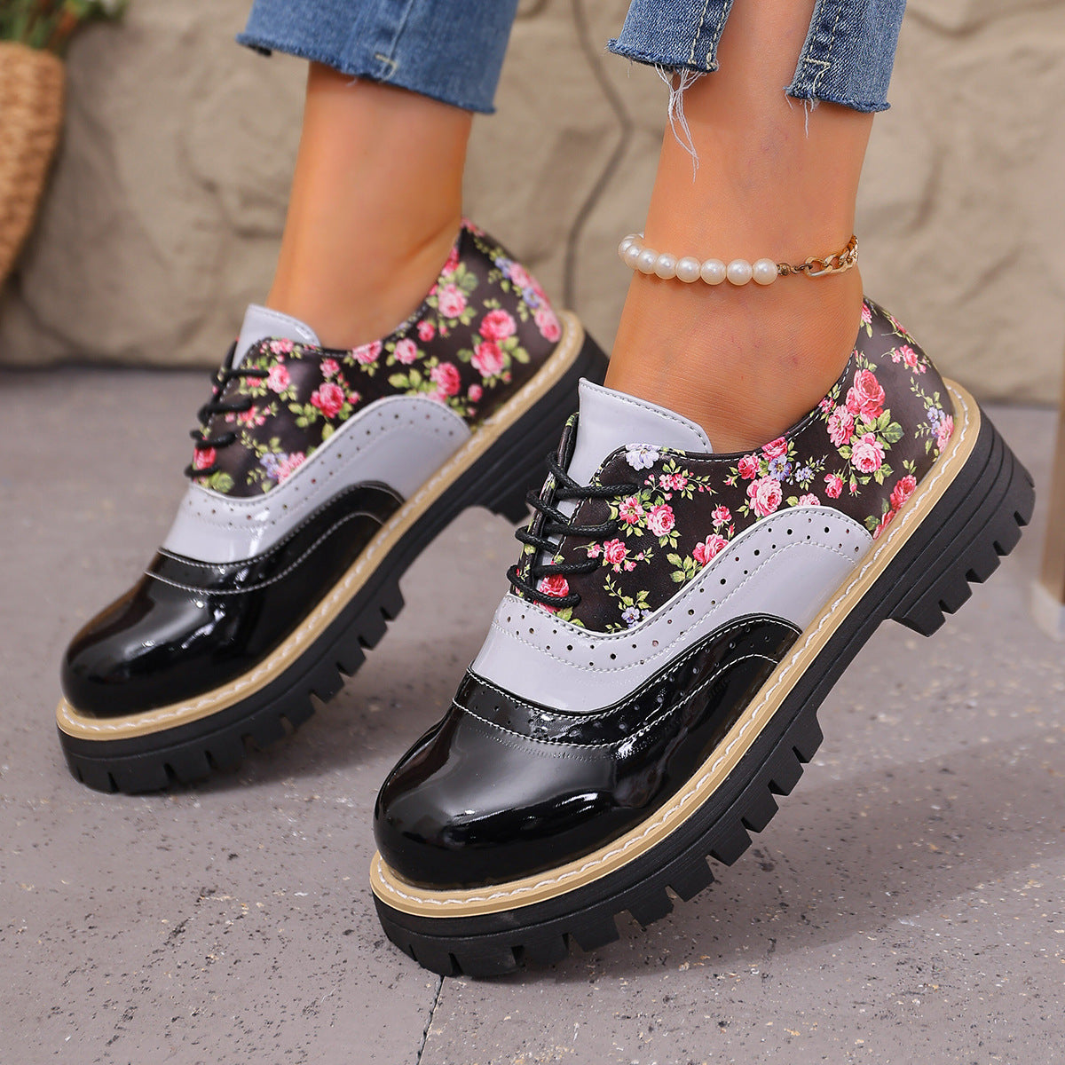 Zapatos casuales de talla grande con estampado floral elegante de Isabella Sol