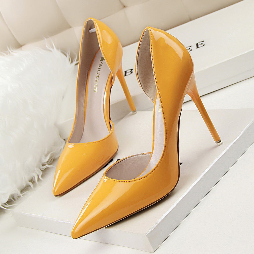 Elegantes tacones de aguja de charol de Isabella Sol