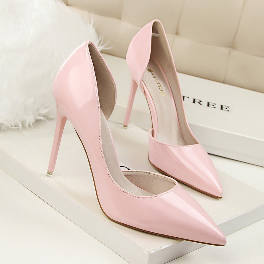Elegantes tacones de aguja de charol de Isabella Sol