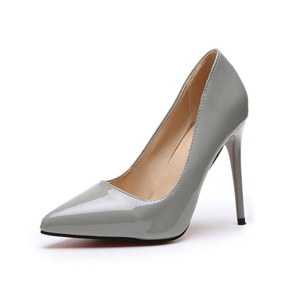 Elegantes zapatos de tacón alto puntiagudos de Isabella Sol